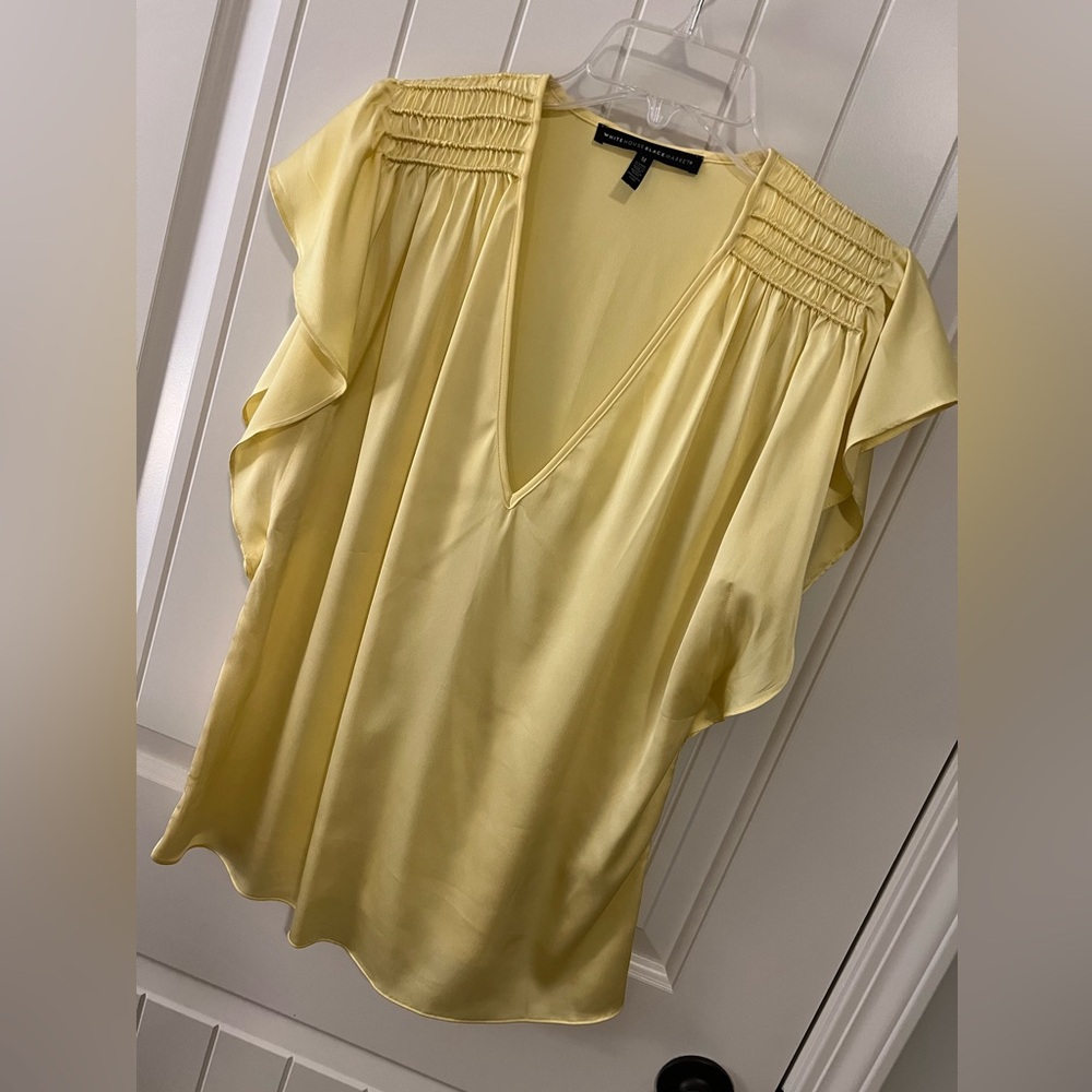 White House Black Market yellow top size M , beautiful top only worn once